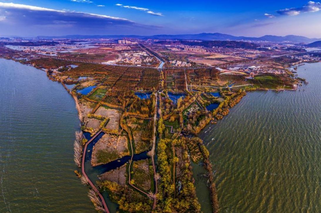 The gorgeous Laoyu River has become one of the most popular holiday resorts in Kunming